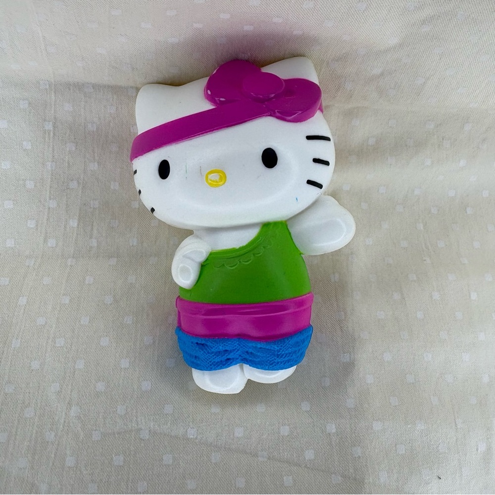 McDonald 2013 Hello Kitty Sanrio Workout WITHOUT THE STAND